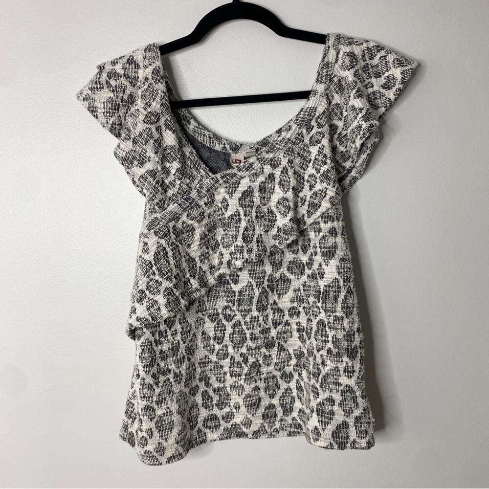 Anthropologie Dolan Savannah Ruffled Blouse Gray White Snow Leopard Print XS - Picture 2 of 9
